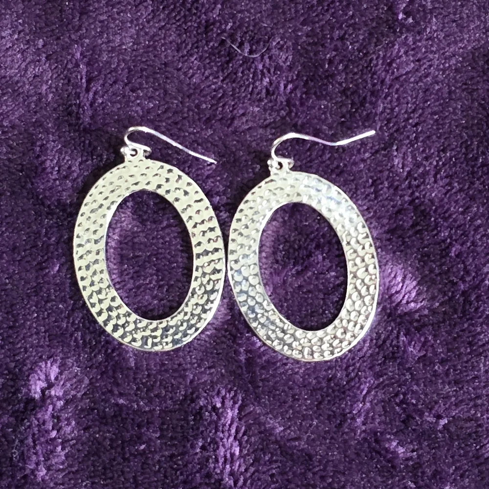 💜 3 for $15 | Hammered Silver Oval Earrings - Picture 2 of 6